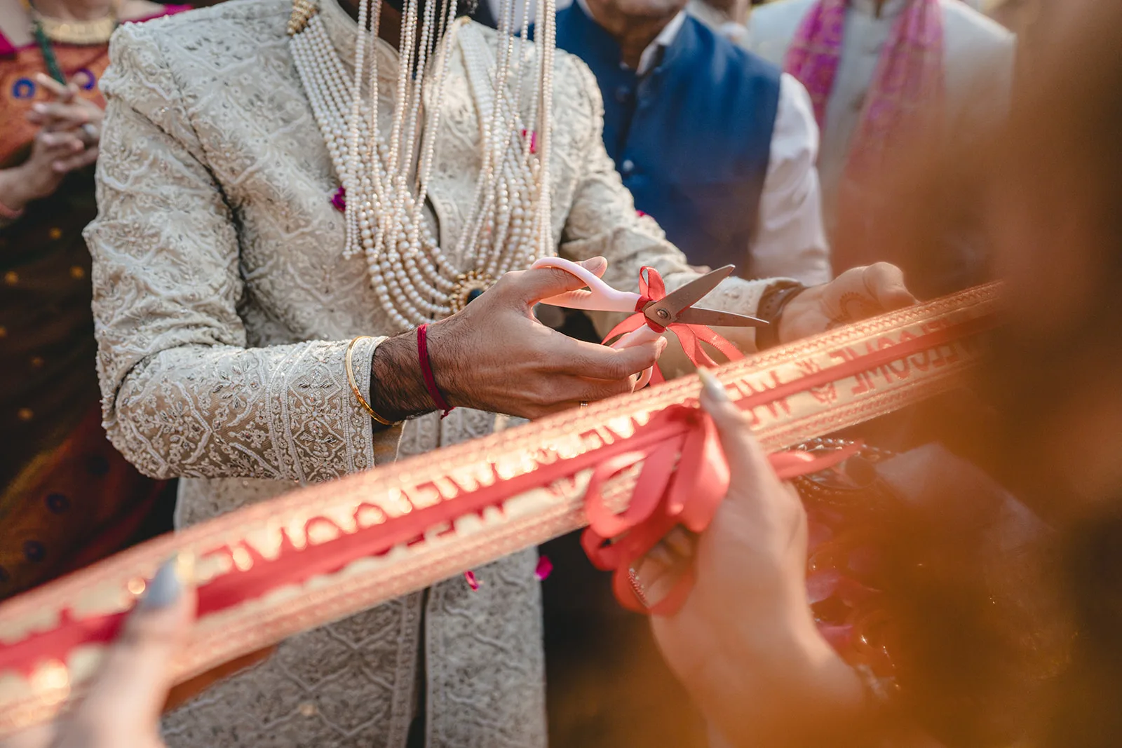 Ribbon Ceremony verbindet die Familien